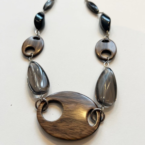 GROUP OF 4 NECKLACES - Picture 4 of 13